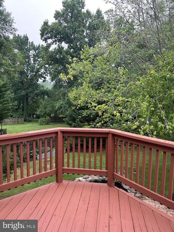 4016 TRAPP RD, Fairfax, VA 22032