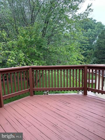 4016 TRAPP RD, Fairfax, VA 22032
