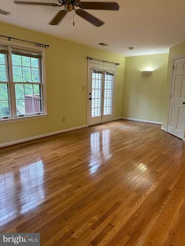 4016 TRAPP RD, Fairfax, VA 22032