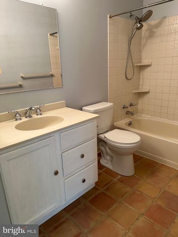 4016 TRAPP RD, Fairfax, VA 22032