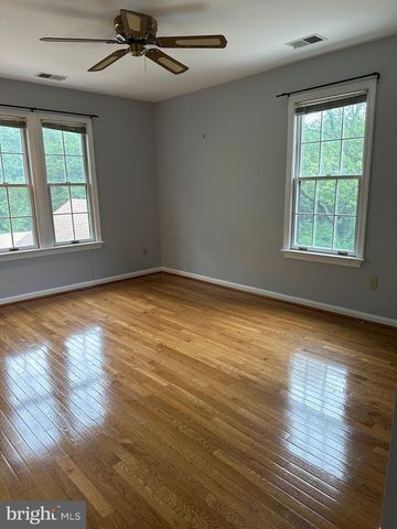 4016 TRAPP RD, Fairfax, VA 22032