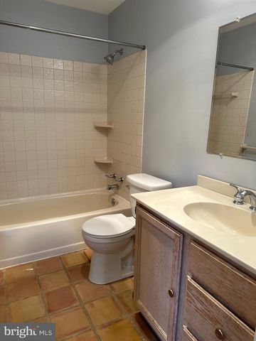 4016 TRAPP RD, Fairfax, VA 22032