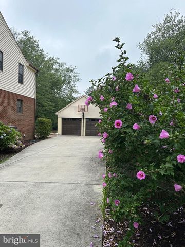 4016 TRAPP RD, Fairfax, VA 22032