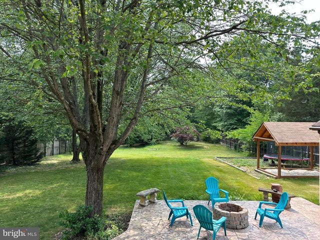 4016 TRAPP RD, Fairfax, VA 22032