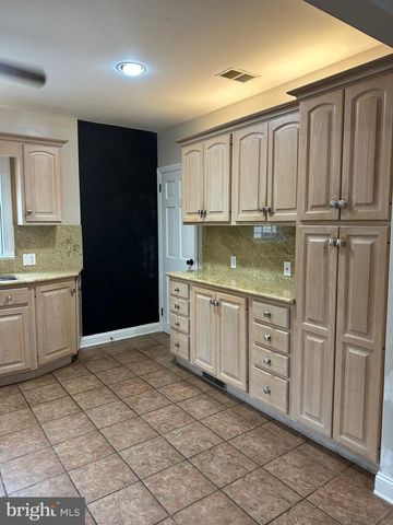 4016 TRAPP RD, Fairfax, VA 22032