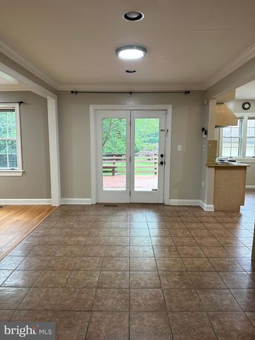 4016 TRAPP RD, Fairfax, VA 22032