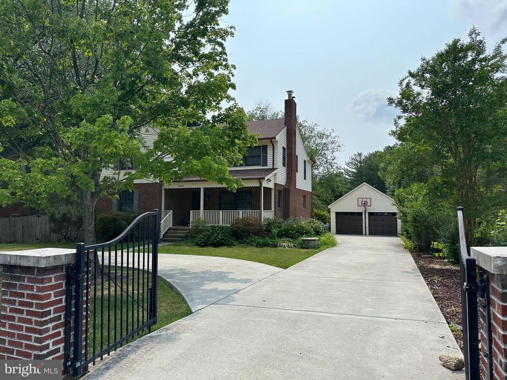 4016 TRAPP RD, Fairfax, VA 22032