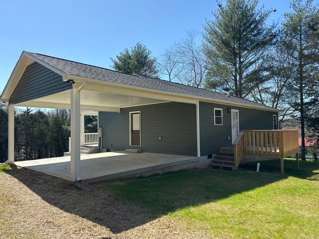 44 Blue Lake Rd, Mcminnville, TN 37110