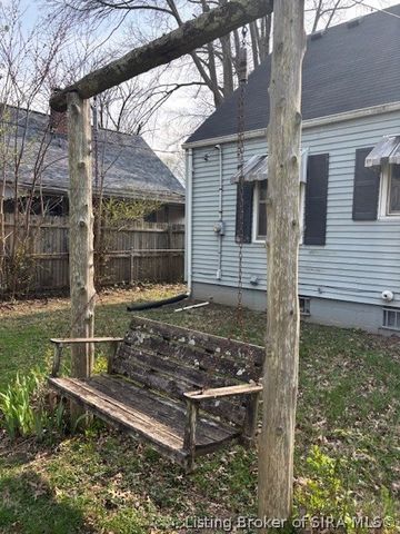 534 N Whitcomb Avenue, Clarksville, IN 47129