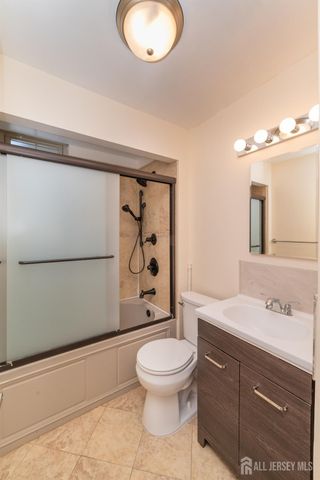 684 Amboy Avenue, Edison, NJ 08837