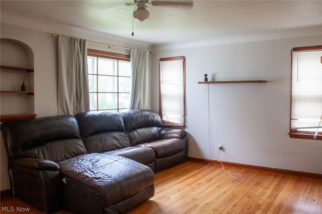 13606 Wainstead Avenue, Cleveland, OH 44111