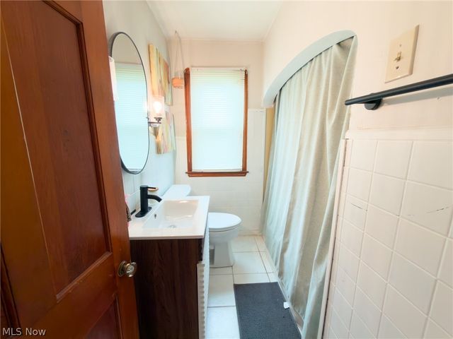 13606 Wainstead Avenue, Cleveland, OH 44111