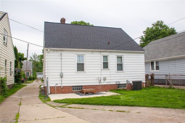 13606 Wainstead Avenue, Cleveland, OH 44111