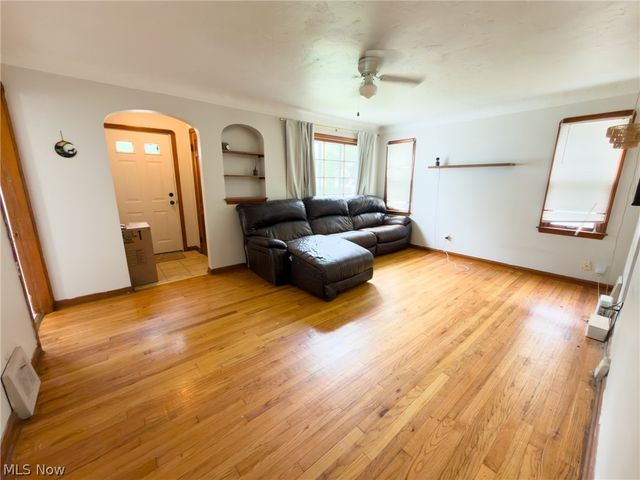 13606 Wainstead Avenue, Cleveland, OH 44111