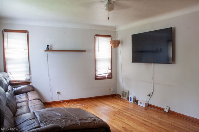 13606 Wainstead Avenue, Cleveland, OH 44111