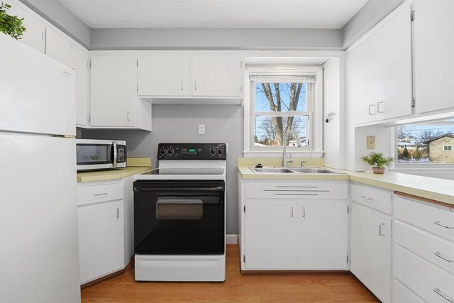 1104 STEAD DRIVE, Menasha, WI 54952