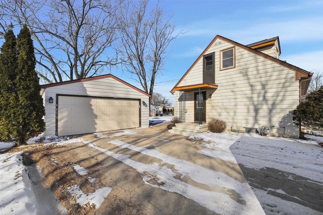 1104 STEAD DRIVE, Menasha, WI 54952