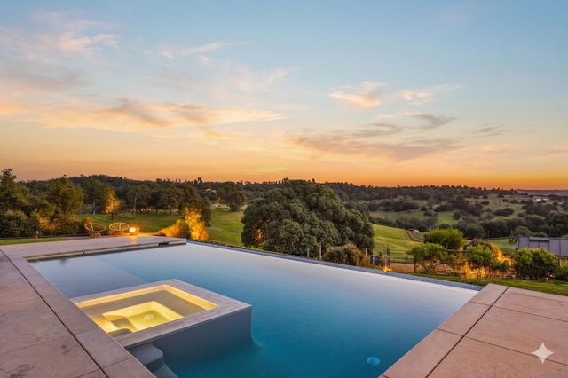 7051 Chaparral Dr, Shingle Springs, CA 95682
