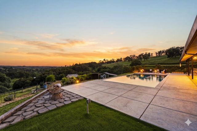 7051 Chaparral Dr, Shingle Springs, CA 95682