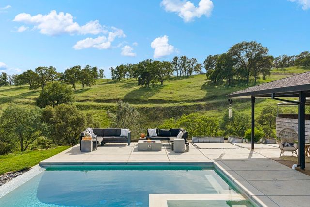 7051 Chaparral Dr, Shingle Springs, CA 95682