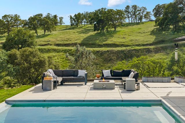 7051 Chaparral Dr, Shingle Springs, CA 95682