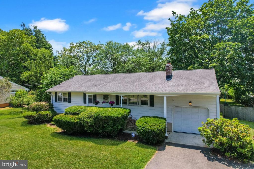 163 HICKORY CORNER RD, Hightstown, NJ 08520