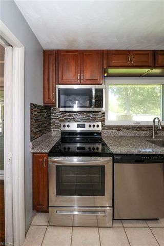 8033 Tarpon PL, Norfolk, VA 23518