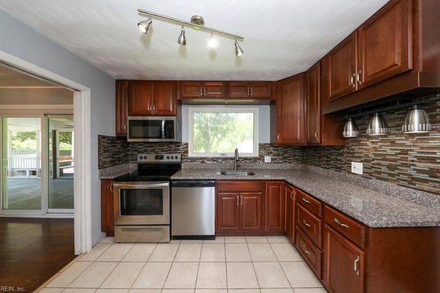 8033 Tarpon PL, Norfolk, VA 23518