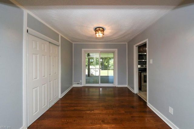 8033 Tarpon PL, Norfolk, VA 23518