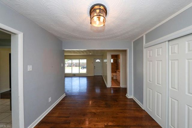 8033 Tarpon PL, Norfolk, VA 23518