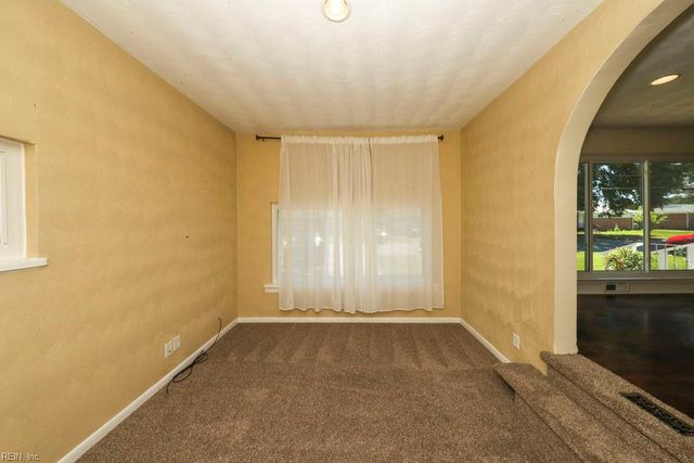 8033 Tarpon PL, Norfolk, VA 23518