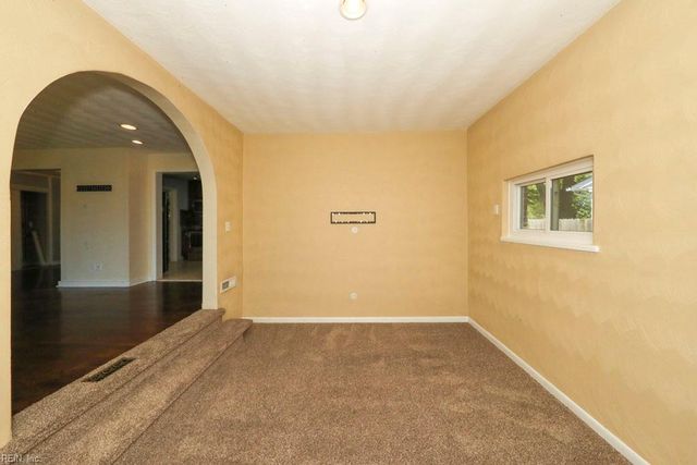 8033 Tarpon PL, Norfolk, VA 23518