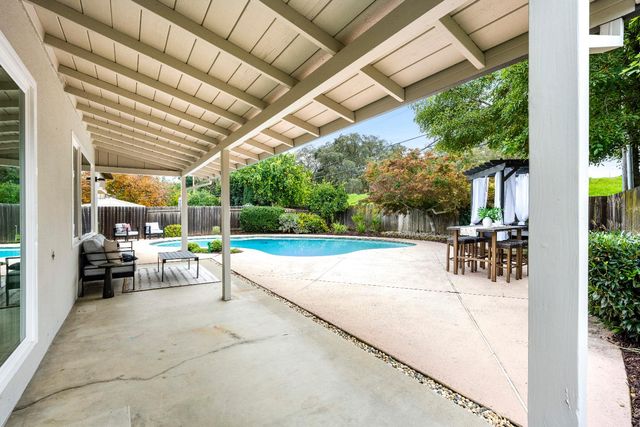 2932 Kadema Dr, Sacramento, CA 95864