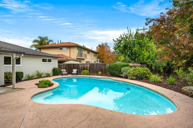 2932 Kadema Dr, Sacramento, CA 95864