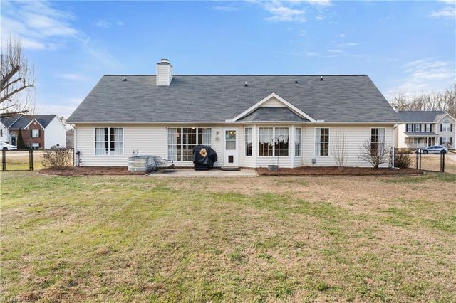 6120 Hickory Creek Road, Winston-salem, NC 27107