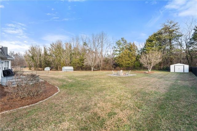 6120 Hickory Creek Road, Winston-salem, NC 27107