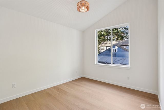 13748 Stone Avenue N, Seattle, WA 98133