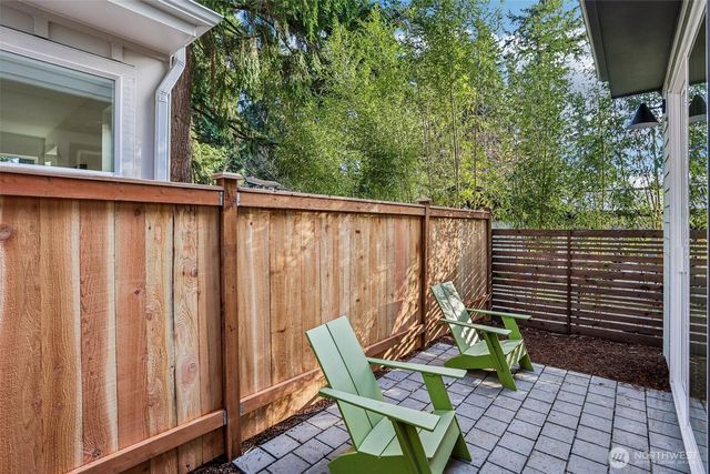 13748 Stone Avenue N, Seattle, WA 98133