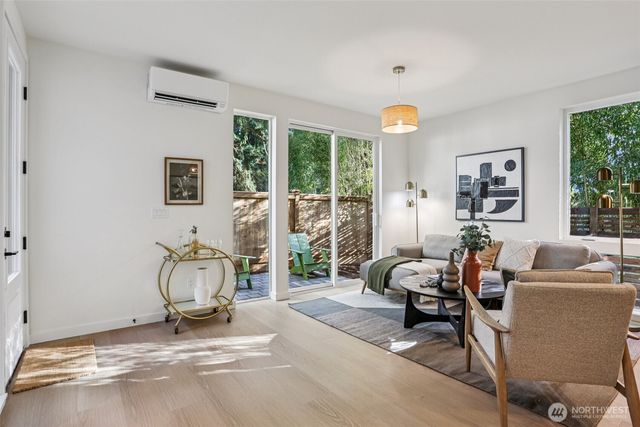 13748 Stone Avenue N, Seattle, WA 98133