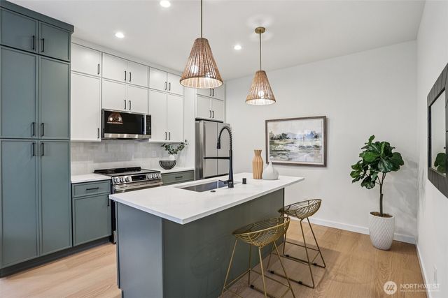 13748 Stone Avenue N, Seattle, WA 98133