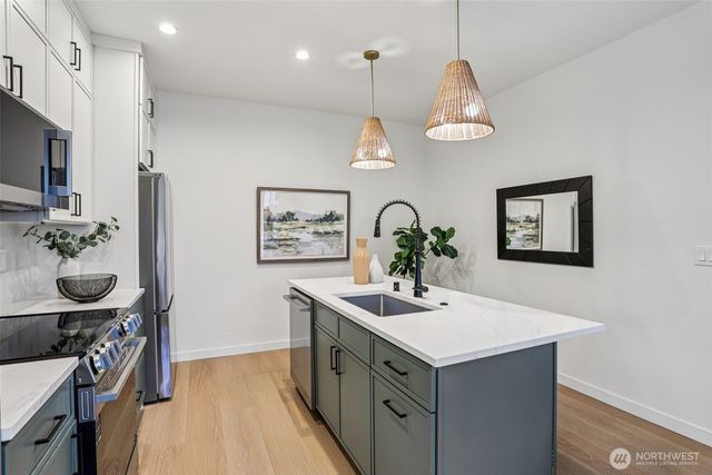 13748 Stone Avenue N, Seattle, WA 98133