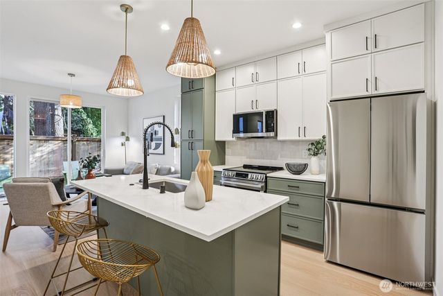 13748 Stone Avenue N, Seattle, WA 98133