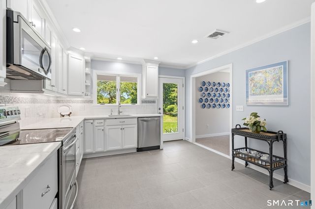 109 Field Point Drive 109, Fairfield, CT 06824