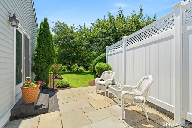 109 Field Point Drive 109, Fairfield, CT 06824