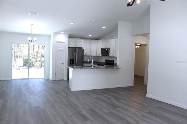 15 FISHER WAY PLACE, Ocklawaha, FL 32179