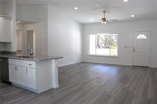 15 FISHER WAY PLACE, Ocklawaha, FL 32179