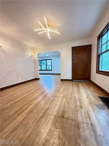 2045 Reveley Avenue, Lakewood, OH 44107