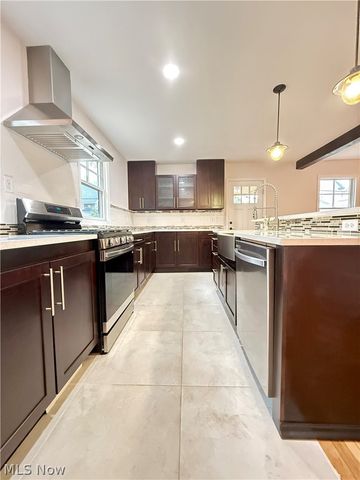2045 Reveley Avenue, Lakewood, OH 44107