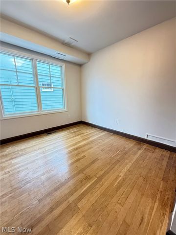 2045 Reveley Avenue, Lakewood, OH 44107