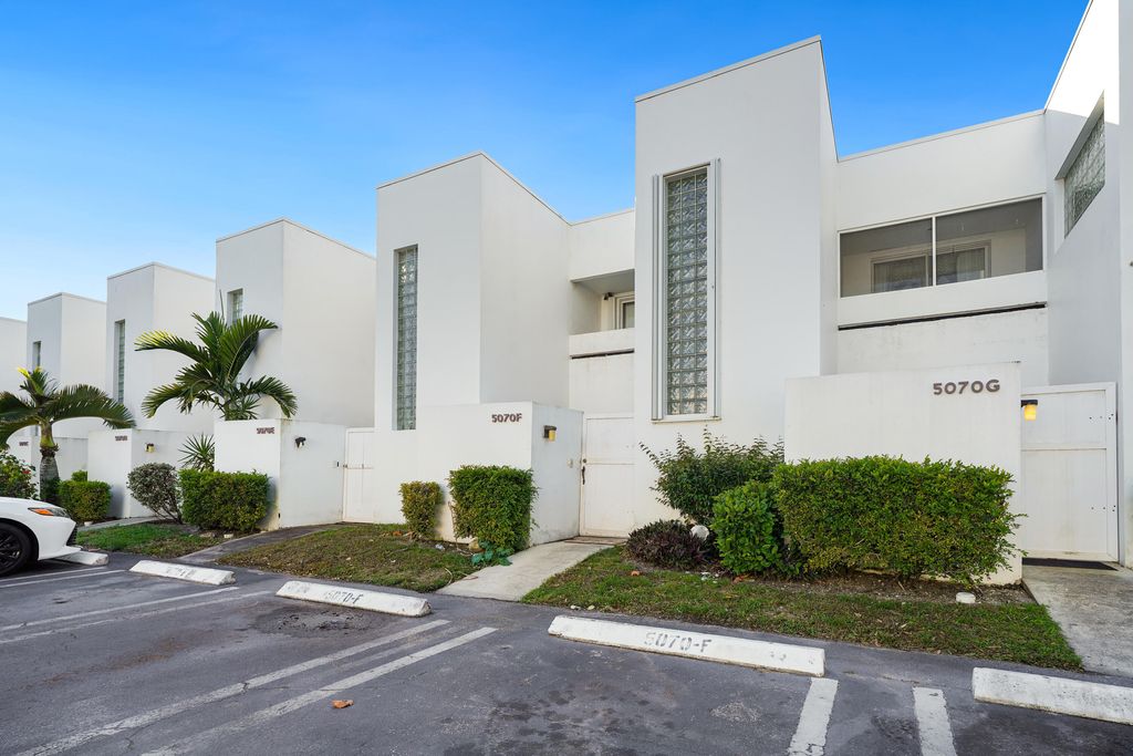 5070 Elmhurst Road F, West Palm Beach, FL 33417